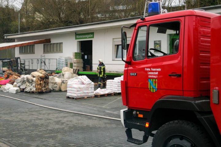 Feuerwehr rückt erneut zu Kellerbrand in Grevenbrück aus