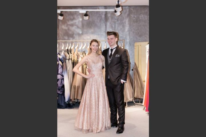 Extravagante Gala-Garderobe für „Glitzerfee“ und Gentleman