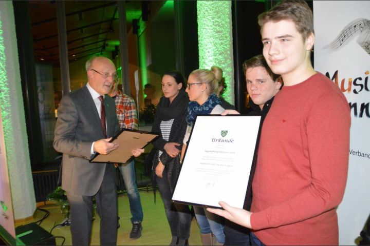 Jugendbürgerpreis geht an Buspatenschaften-Projekt