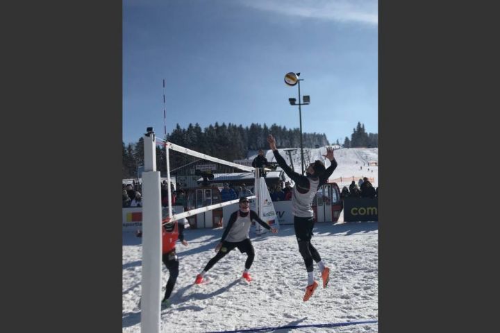 Trendsport in Winterberg: 1. Deutsches Snow-Volleyball-Finale