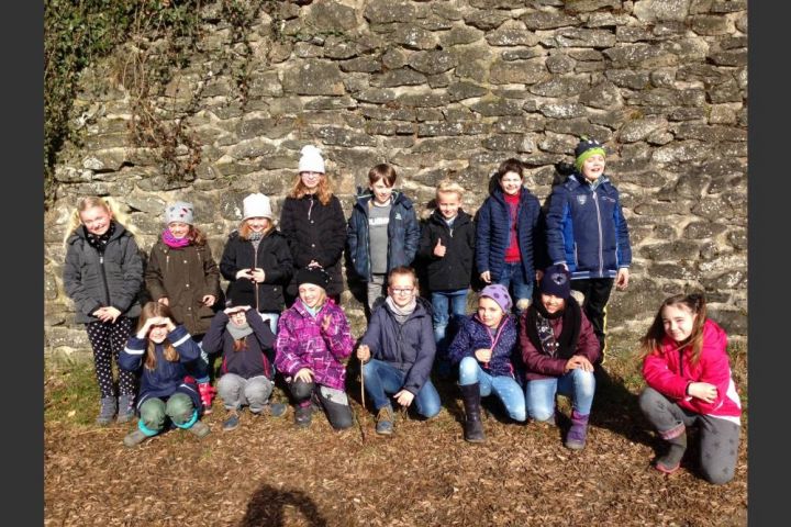 Kommunionkinder aus Kirchhundem übernachten auf Burg Bilstein