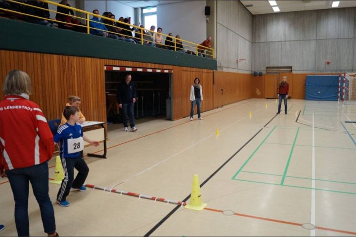 Leichtathletik: Bezirks-Hallen-Wettkämpfe in Kirchhundem