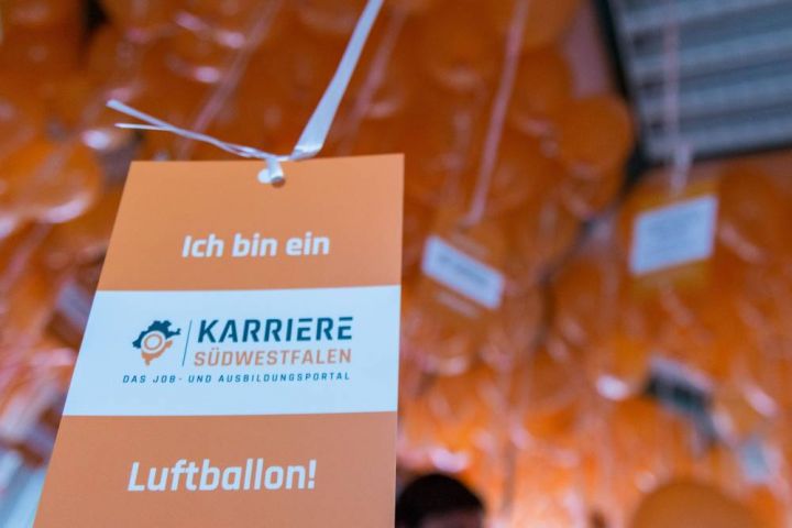 „karriere-suedwestfalen.de“ bedankt sich mit 1000 Luftballons