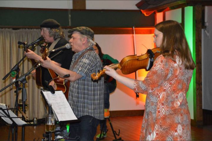 „Fragile Matt“ begeistert Zuhörer beim Irisch Folk Konzert