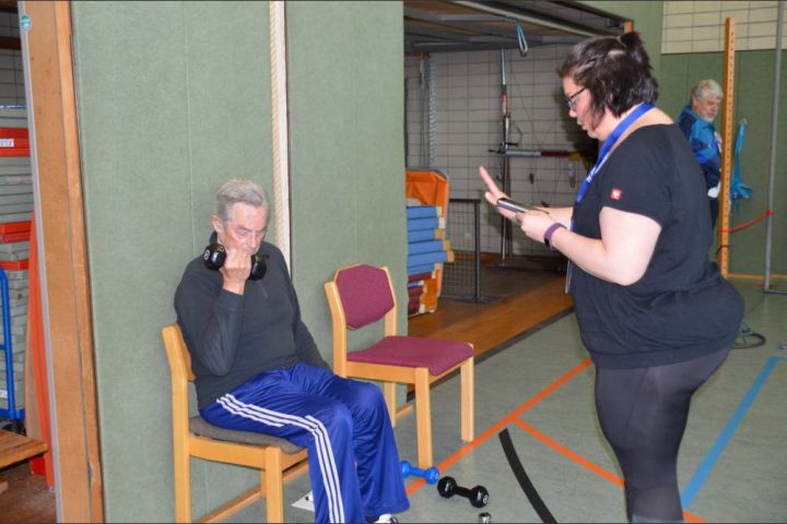 TV Attendorn testete Alltag-Fitness von Senioren