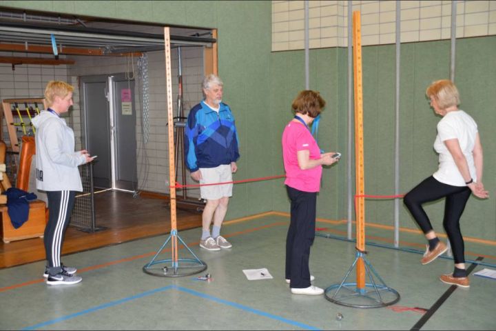 TV Attendorn testete Alltag-Fitness von Senioren