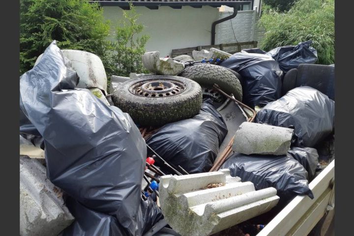 KungFu-Kids sammeln Müll aus den Wäldern ein