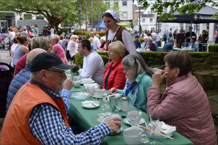 Hansefrühstück und Markt sorgen für Begeisterung