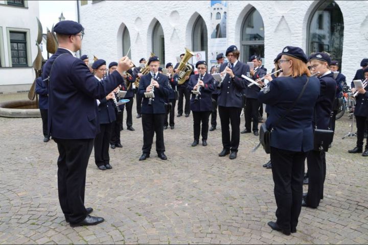 Marschfestival des Musikzugs Attendorn eröffnet Feuerwehrfest