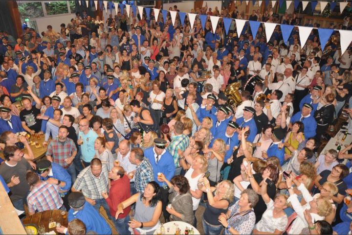 Schützenfest in Oberhundem: „Blaue Kittel“ feiern drei Tage lang