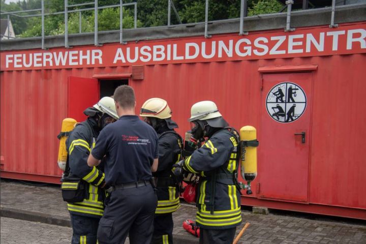 13 neue Atemschutzgeräteträger bei den Feuerwehren im Kreis Olpe
