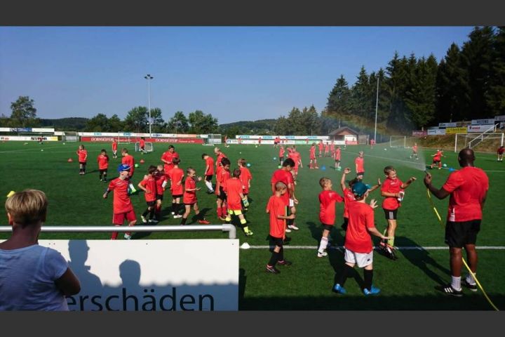 Fußballcamp des SV Rothemühle mit dem 1. FC Köln