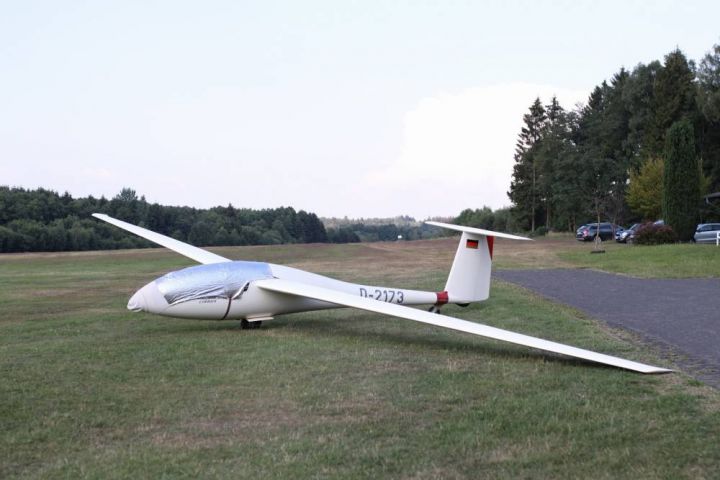 Flugzeugtaufe auf dem Flugplatz Hünsborn