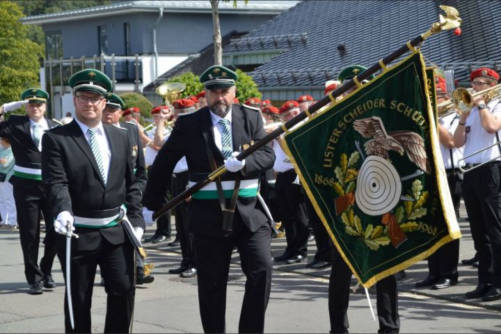 Jubiläumsfestzug in Neu-Listernohl zum 125. Geburtstag