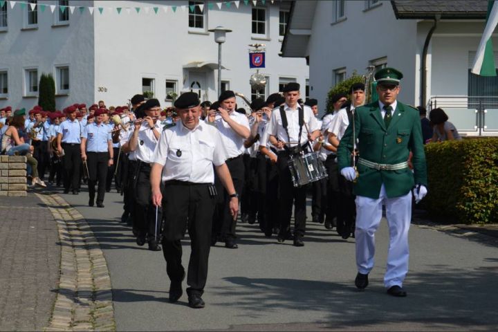 Schützenfest in Rehringhausen: Christoph Scheppe gibt seine Kette ab
