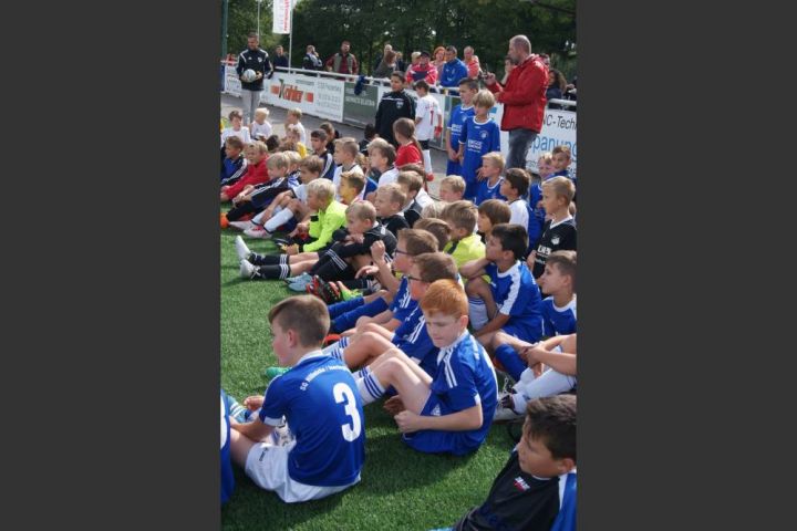Tag des Jugendfußballs in Hünsborn ein voller Erfolg