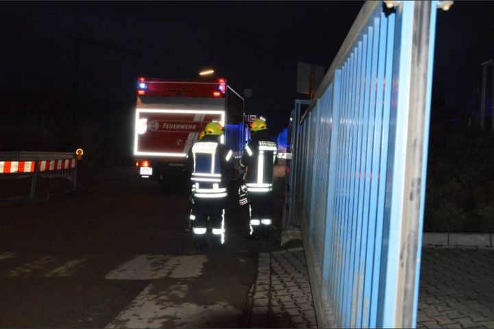 Feuerwehr Lenhausen übt Ernstfall bei Firma Kauth