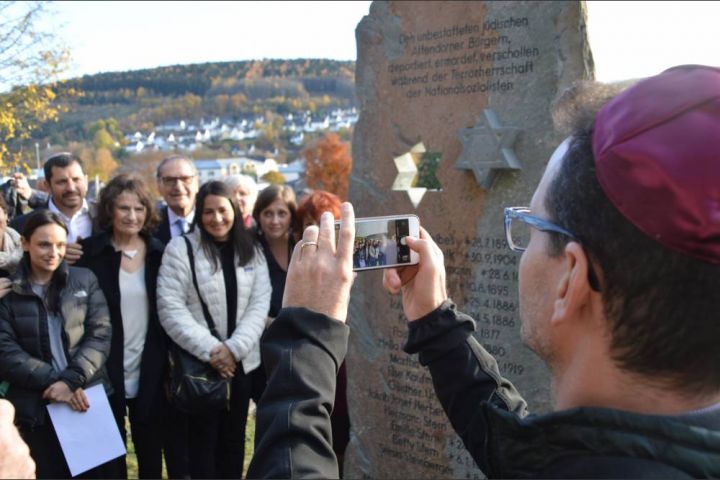 Bewegende Zeremonie auf dem Jüdischen Friedhof in Attendorn