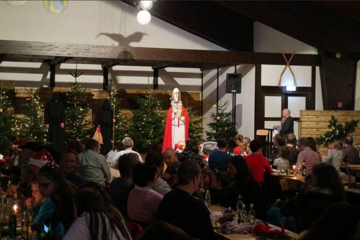 Stimmungsvolle Nikolausfeier in der Schützenhalle Oedingen