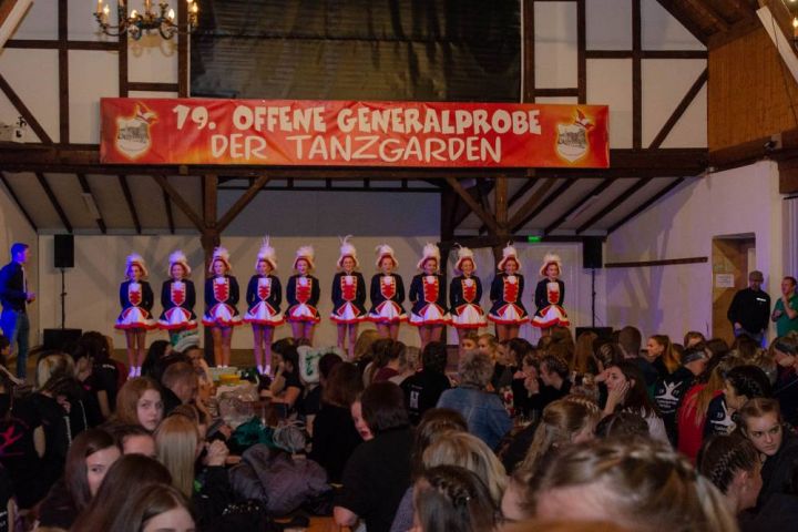Gut besuchte offene Generalprobe der Tanzgarden in Kirchveischede