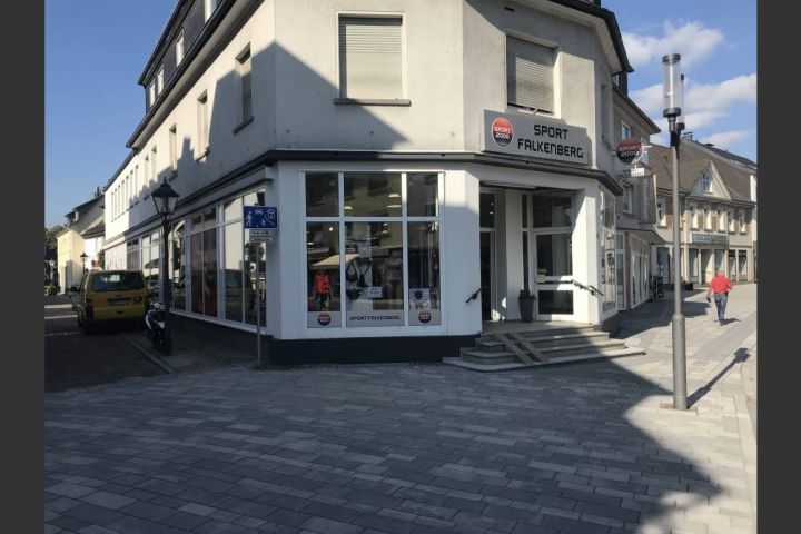 Bei Sport Falkenberg finden Sie das perfekte Outfit für die Outdoor- und Freizeitsaison