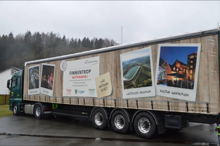 Heisiep-Lkw machen Werbung für das Sauerland