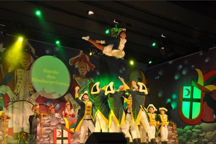 Akrobatik und Witz bei der großen Prunksitzung der Kattfiller