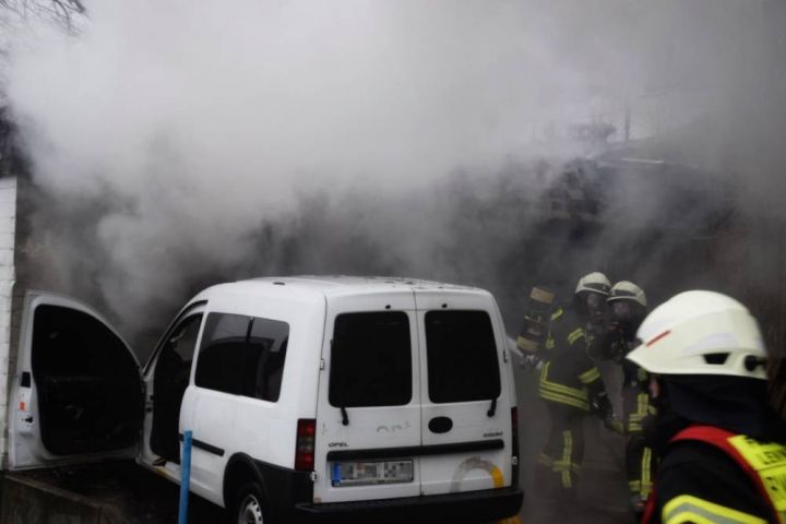Update: Hoher Sachschaden nach Feuer einer Garage in Meggen