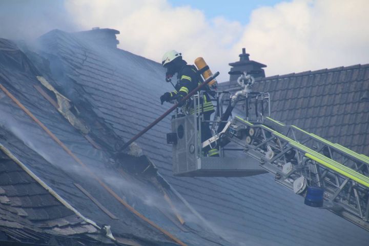 Großeinsatz für Feuerwehr bei Wohnhausbrand in Drolshagen