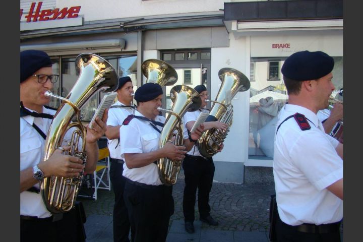77 Jahre Attendorner Feuerwehr: Marschmusik auf dem Marktplatz