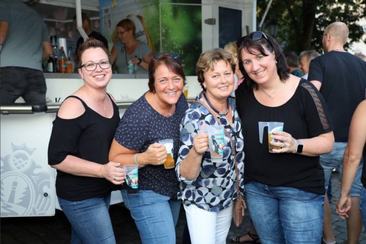 „Nix wie Kölsch“ begeistert mehr als 500 Zuhörer beim Live-Treff in Drolshagen
