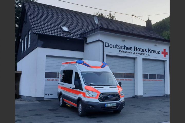 DRK Lennestadt stellt neuen Krankenwagen in Dienst