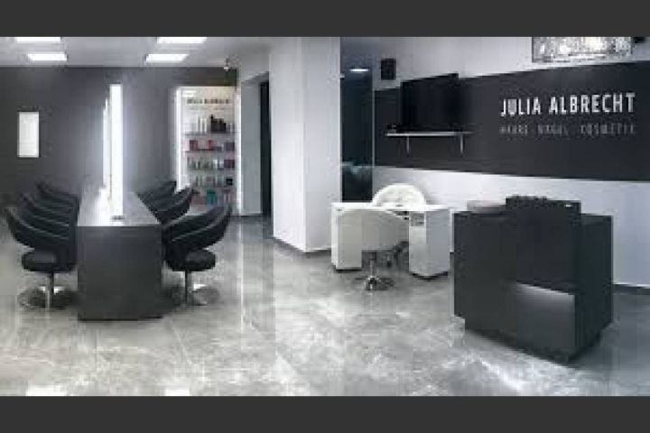 Das Friseurteam Julia Albrecht zaubert die perfekte Brautfrisur