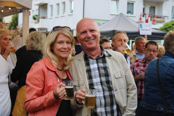 Fassanstich klappte auf Anhieb: Lennestädter Stadtfest hat begonnen