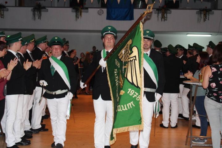 Elf Schützenvereine feiern rauschende Ballnacht in Brachthausen