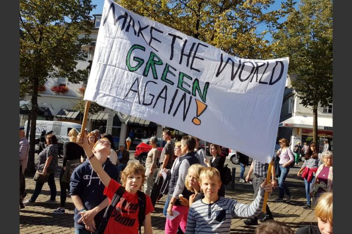 300 Menschen gehen in Olpe für konsequenten Klimaschutz auf die Straße