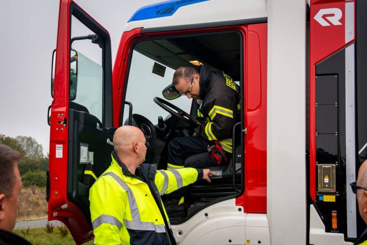 Feuerwehr Finnentrop übt sicheren Umgang mit Einsatzfahrzeugen