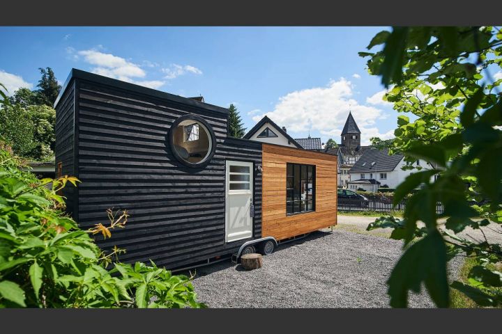 „Tiny House“: Reduziertes Wohnen auf kleinstem Raum in Helden