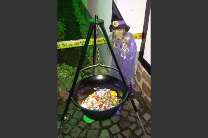 Thorsten Hyss und Steven Nöller sorgen mit Halloween-Haus für Gruselspaß