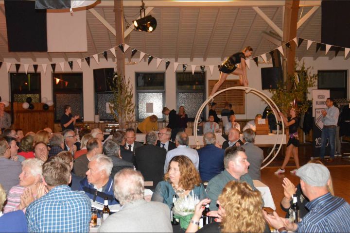 Lob, Dank, Musik und Tanz beim 100-Jährigen des TuS Lenhausen