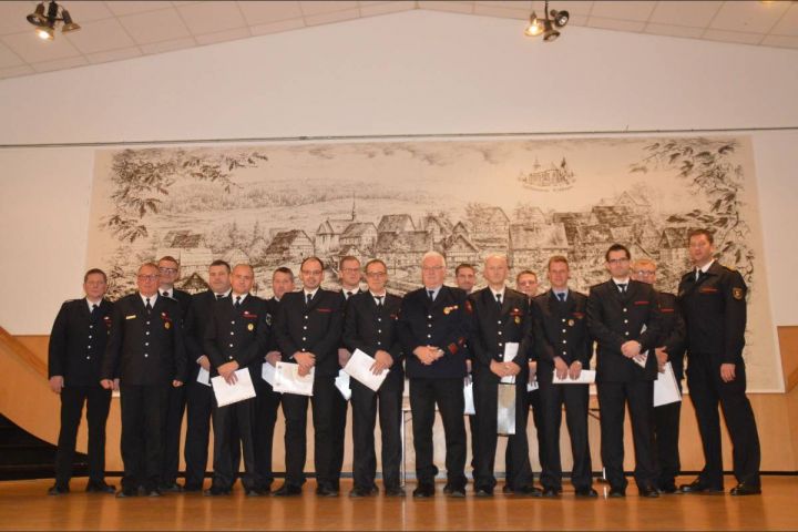 Ehrungen, Beförderungen, Rückblick und Ausblick bei der Feuerwehr Kirchhundem