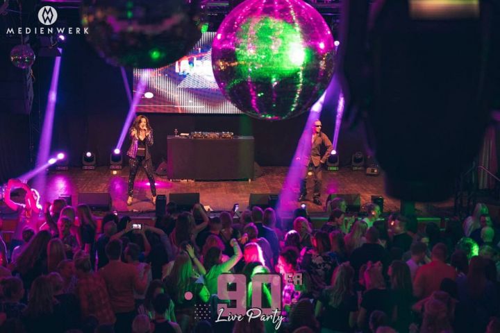 900 Besucher feiern „La Bouche“ und „Captain Jack“ in Altenhundem