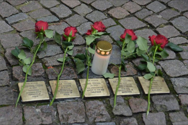 Gelebte Erinnerungskultur in Attendorn: Stolpersteine aufpoliert