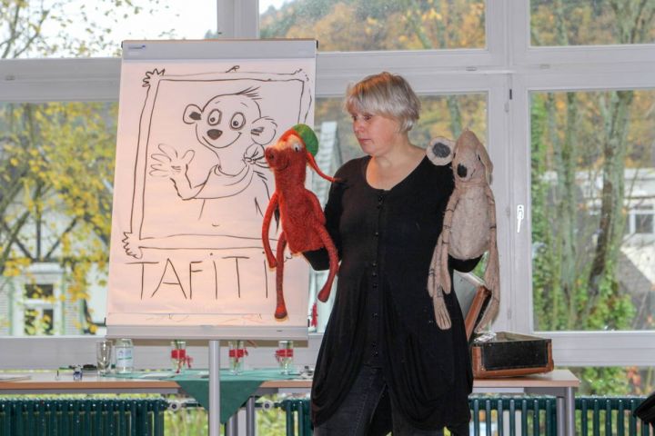 Kinderbuch-Illustratorin Julia Ginsbach besucht Altenhundemer Vorschulkinder