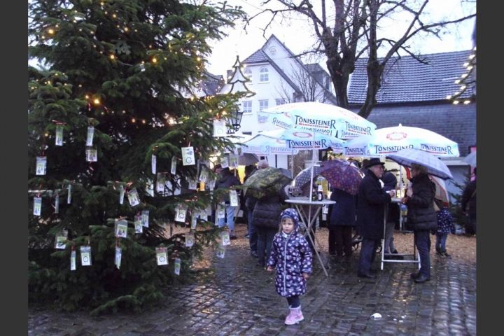 Besinnlicher Weihnachtsmarkt lockt Besucher nach Drolshagen