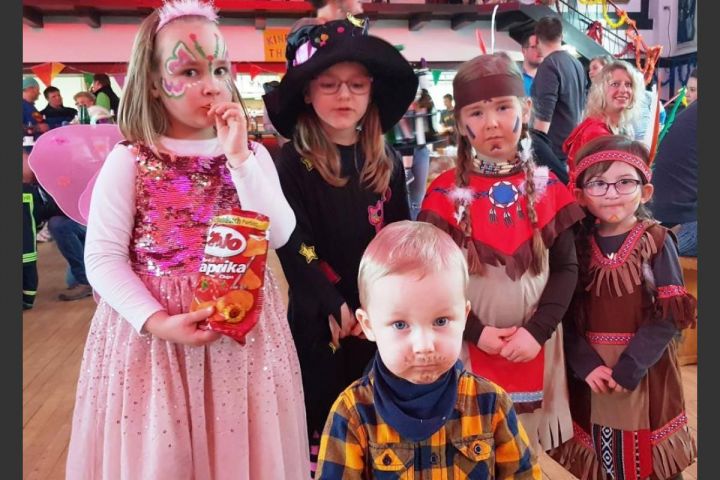 Kinderkarneval mit Konfetti und Kindertheke in Heinsberg