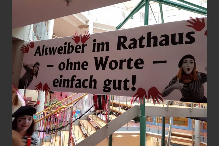 Wendener Rathaus von Schönauer Karnevalisten gestürmt