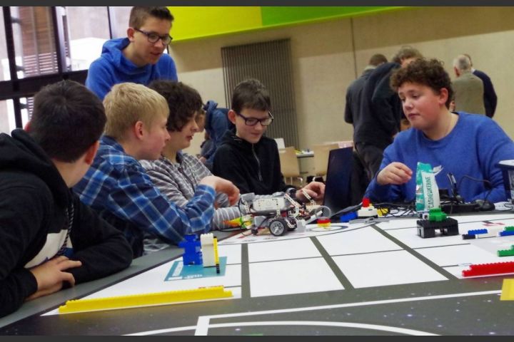 Sekundarschule Hundem-Lenne gewinnt ZDI Roboterwettbewerb