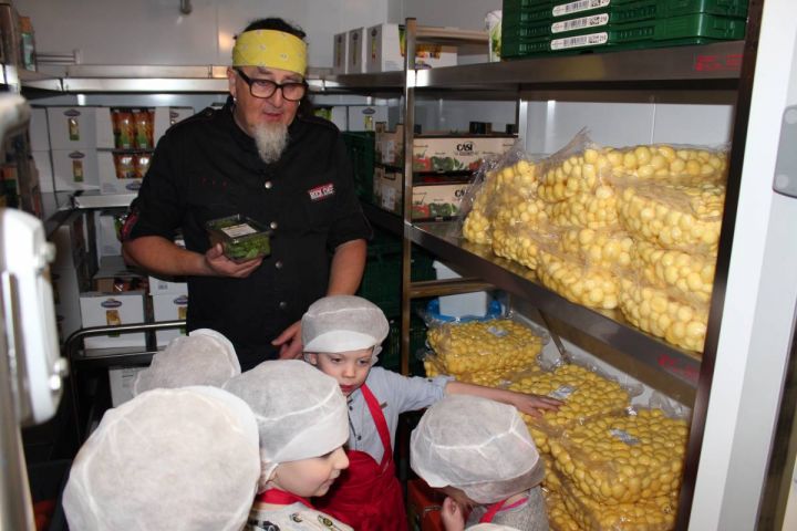 Einsatz am Herd: Schüler kochen 500 Portionen Bolognese und Geschnetzeltes