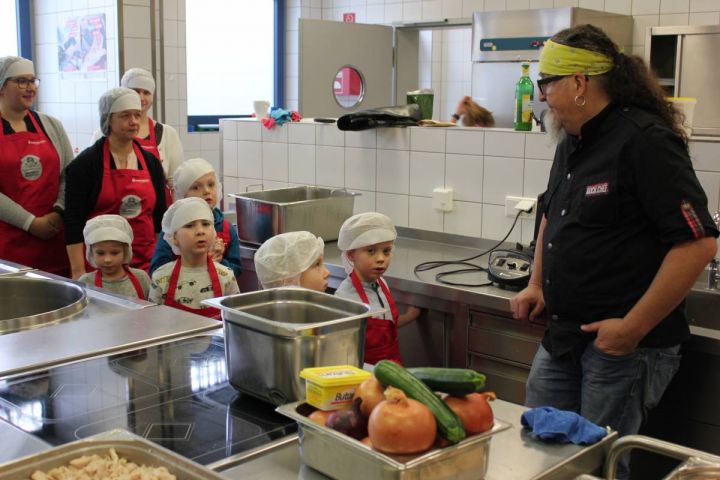 Einsatz am Herd: Schüler kochen 500 Portionen Bolognese und Geschnetzeltes